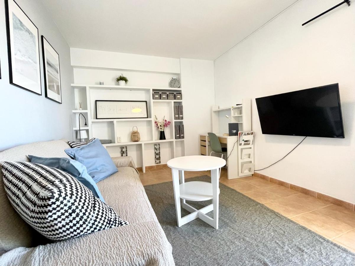 Beachfront Apartment With Ocean Views Лос-Крістіанос Екстер'єр фото