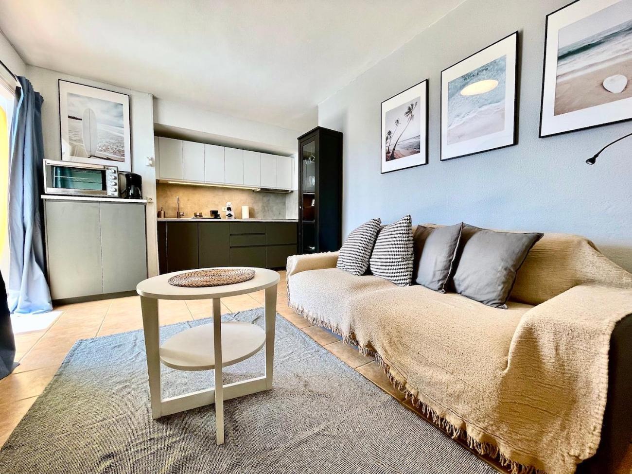 Beachfront Apartment With Ocean Views Лос-Крістіанос Екстер'єр фото